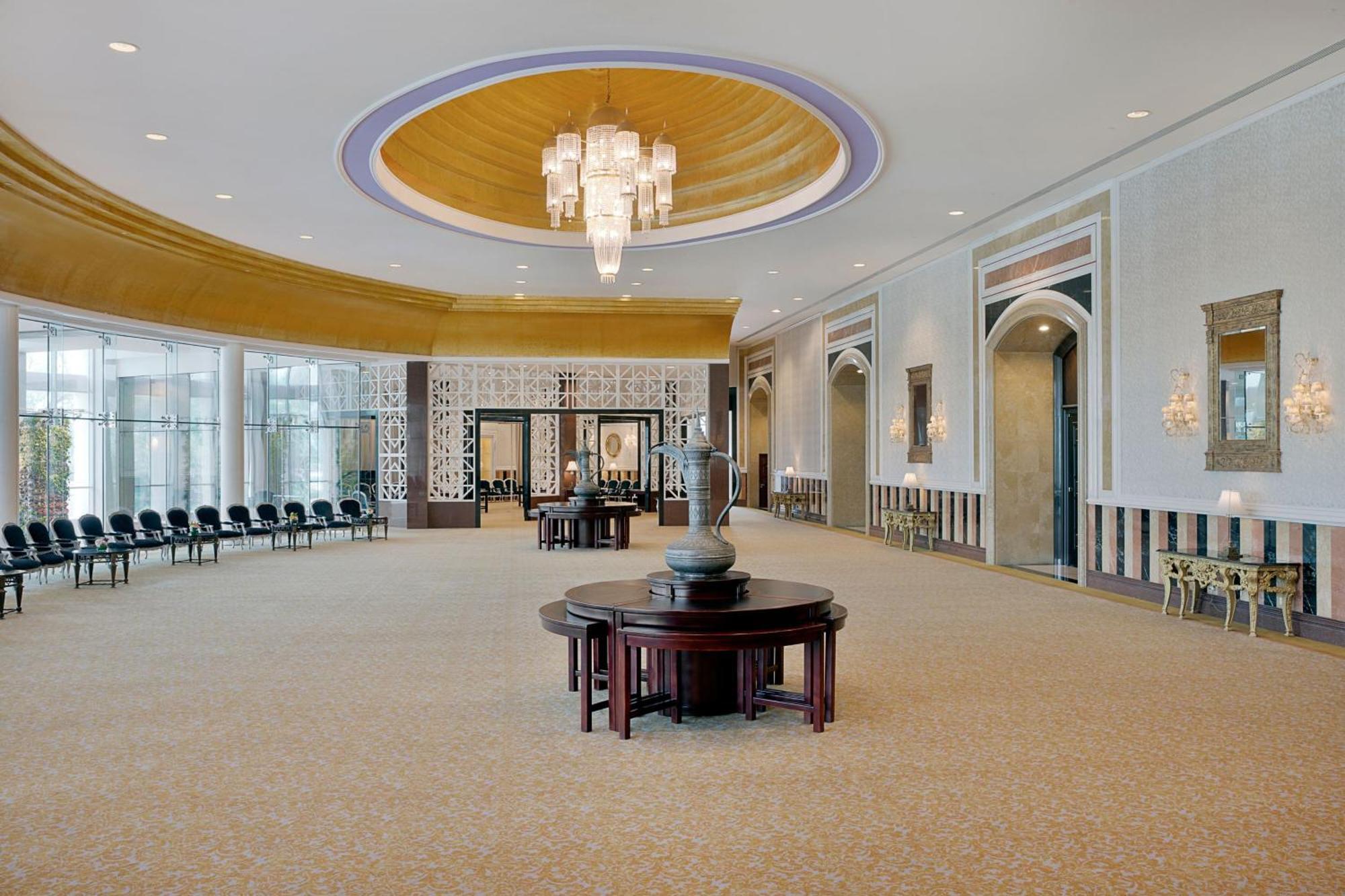 Hotel The Ritz-Carlton, Ad Dawhah Esterno foto The interior of the hotel