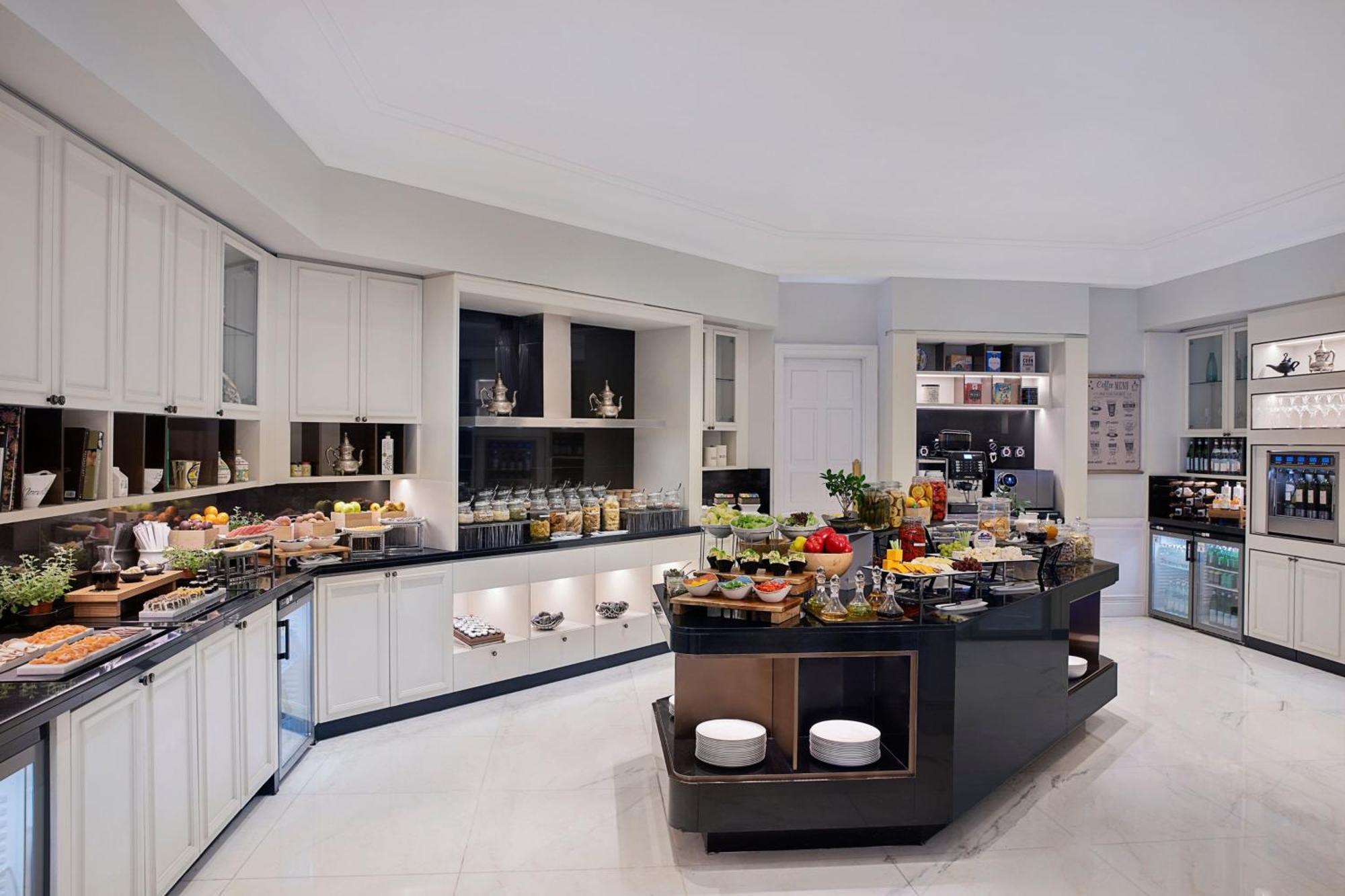 Hotel The Ritz-Carlton, Ad Dawhah Esterno foto The kitchen at the Ritz-Carlton, Dubai