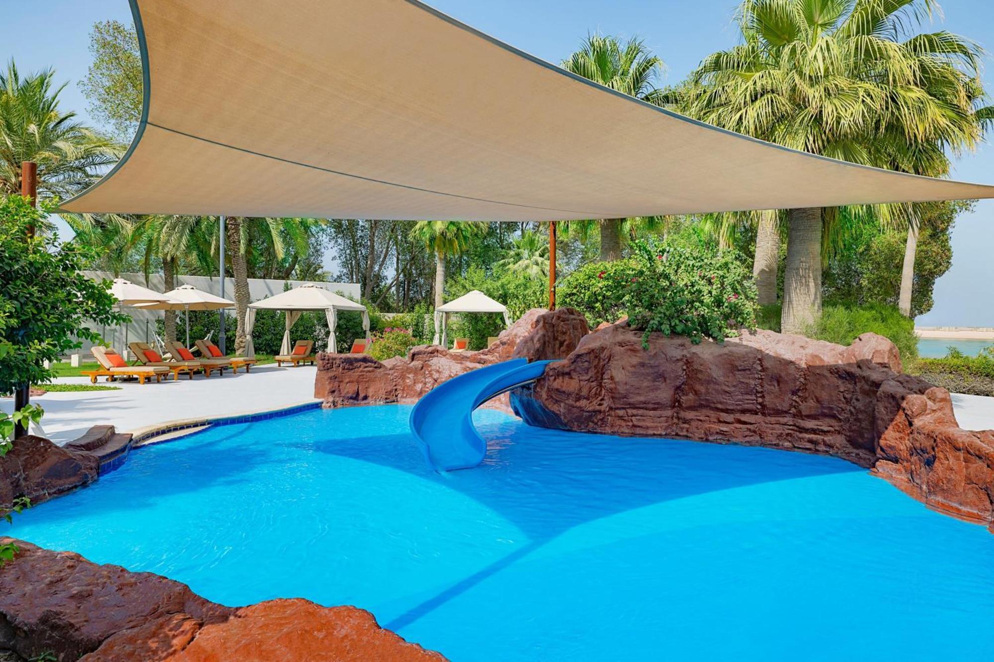 Hotel The Ritz-Carlton, Ad Dawhah Esterno foto Shade sail over a pool