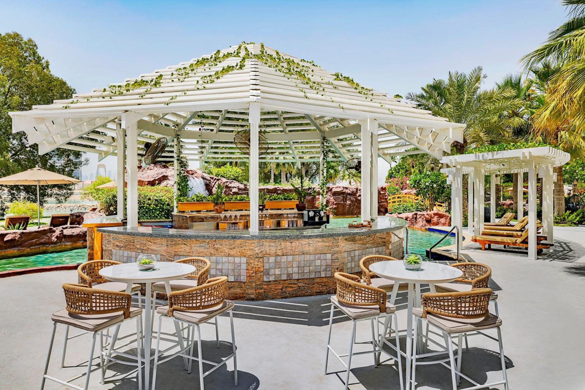 Hotel The Ritz-Carlton, Ad Dawhah Esterno foto The Pool Bar