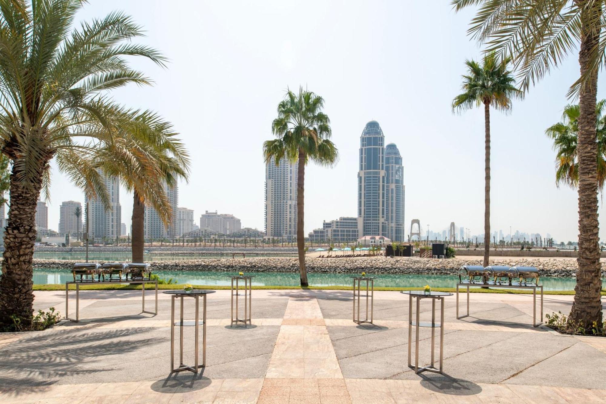 Hotel The Ritz-Carlton, Ad Dawhah Esterno foto View of the Doha skyline from the museum