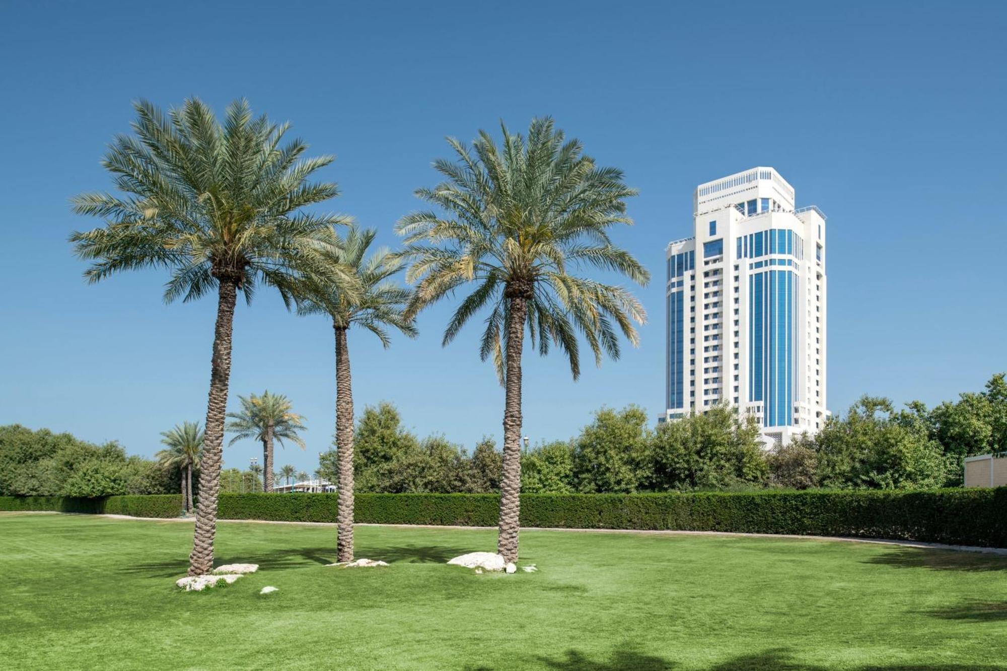 Hotel The Ritz-Carlton, Ad Dawhah Esterno foto View of the park
