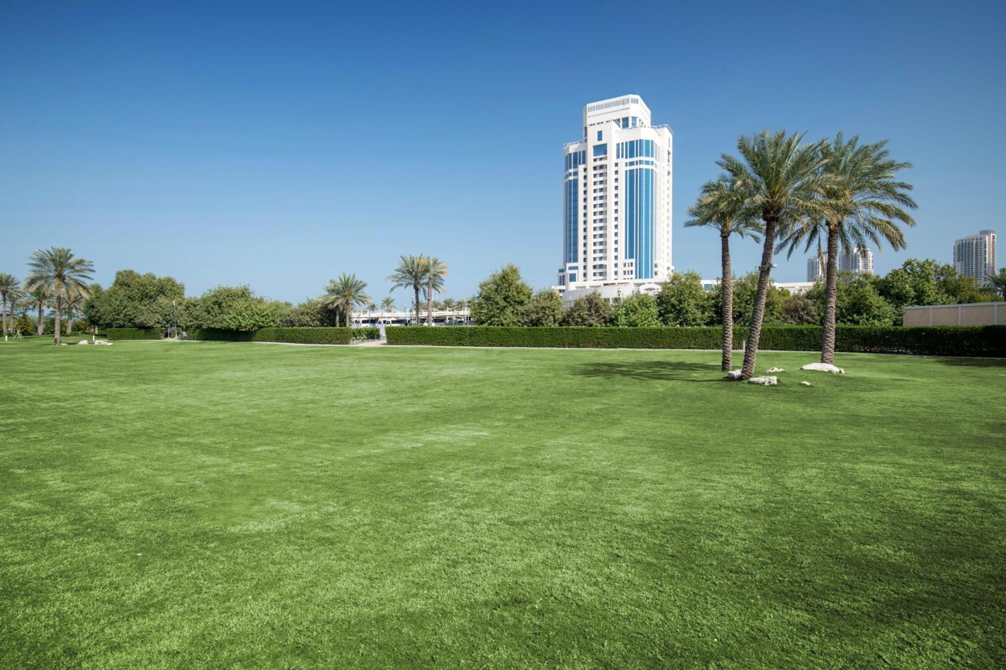 Hotel The Ritz-Carlton, Ad Dawhah Esterno foto Dubai Polo & Equestrian Club