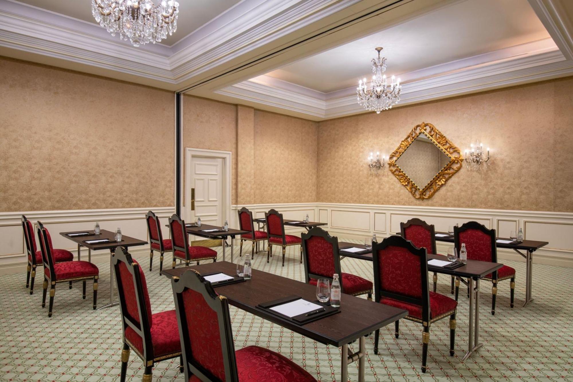 Hotel The Ritz-Carlton, Ad Dawhah Esterno foto Meeting room