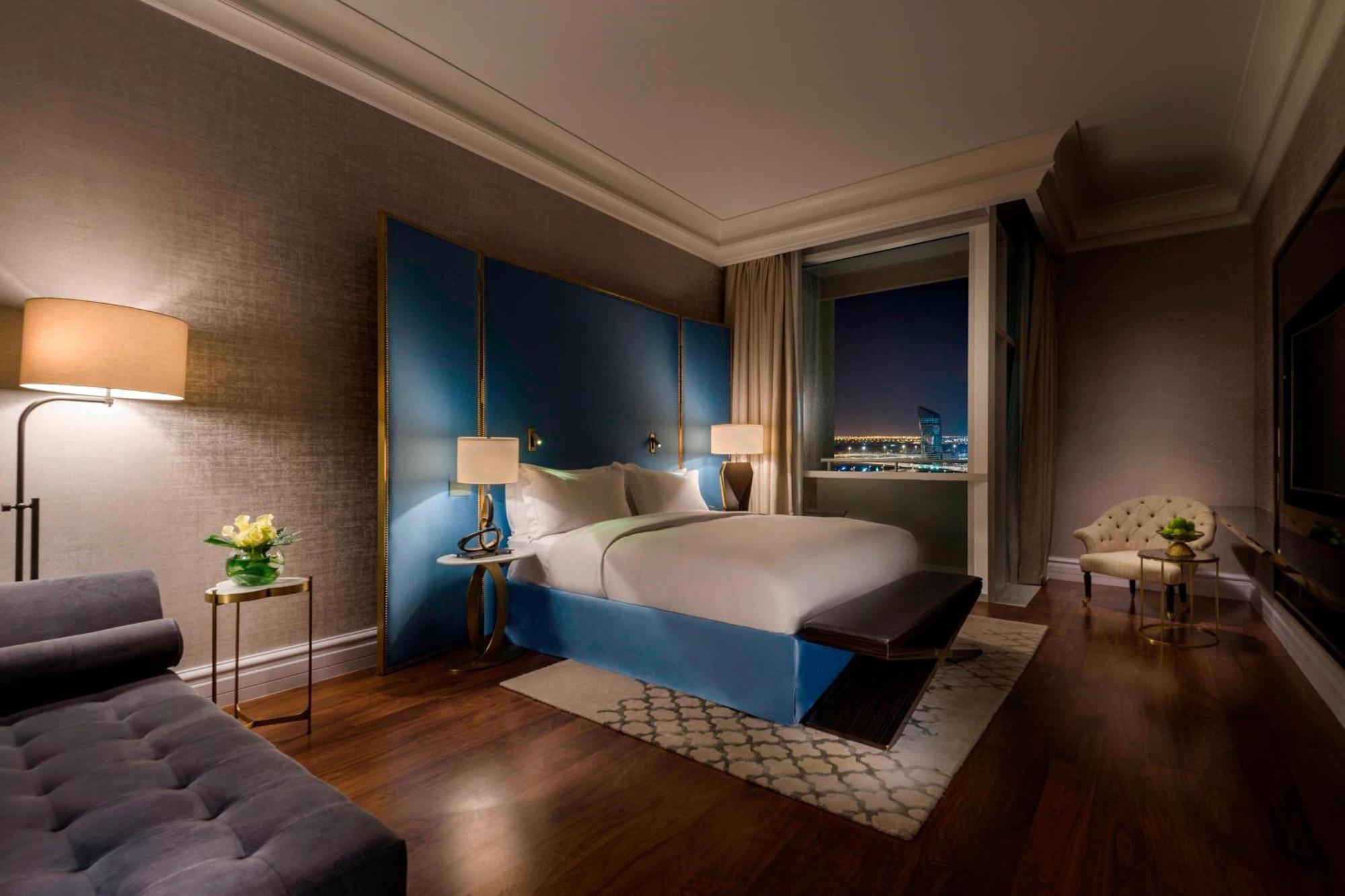 Hotel The Ritz-Carlton, Ad Dawhah Esterno foto A bedroom at the Mandarin Oriental, Munich