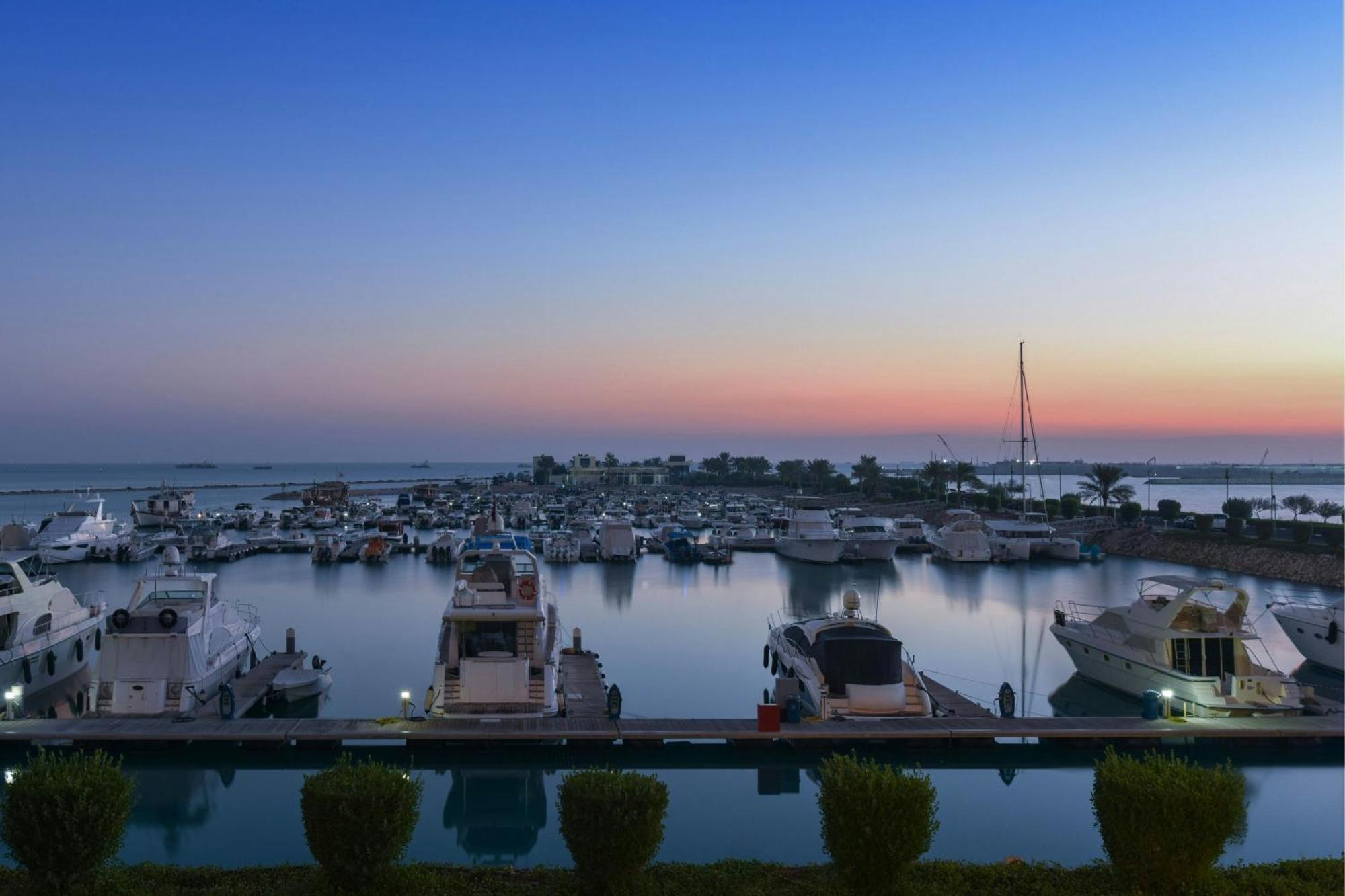 Hotel The Ritz-Carlton, Ad Dawhah Esterno foto The port of Rafina